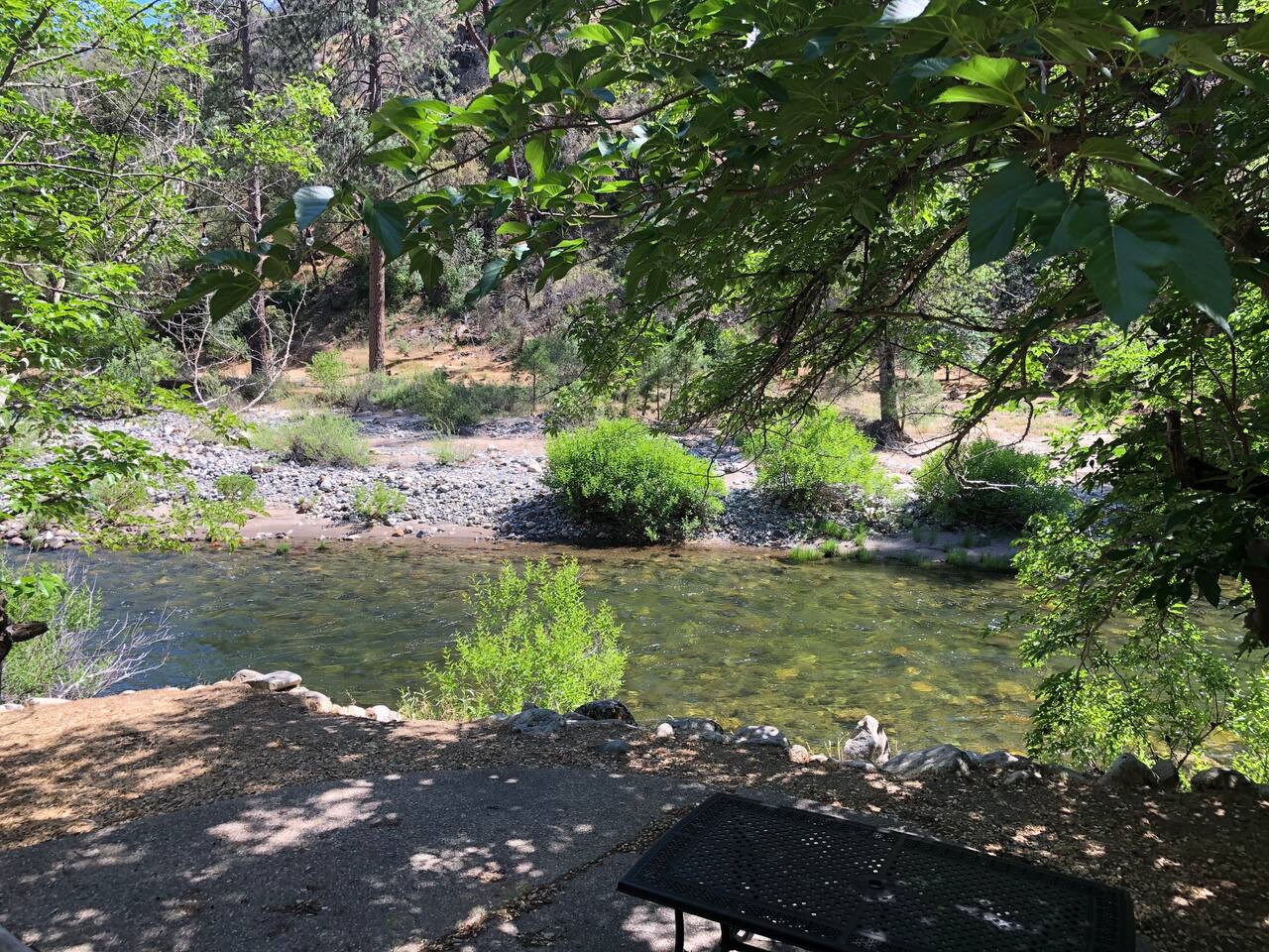 Retreat at River’s Edge – 10 miles from Yosemite