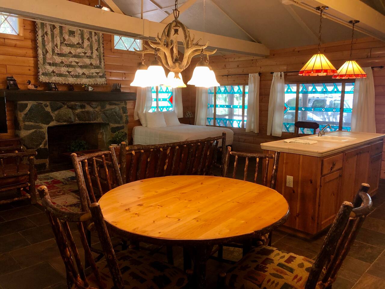 Historic Cabin on Merced River - 10mi to Yosemite — El Portal, CA — vacation rental