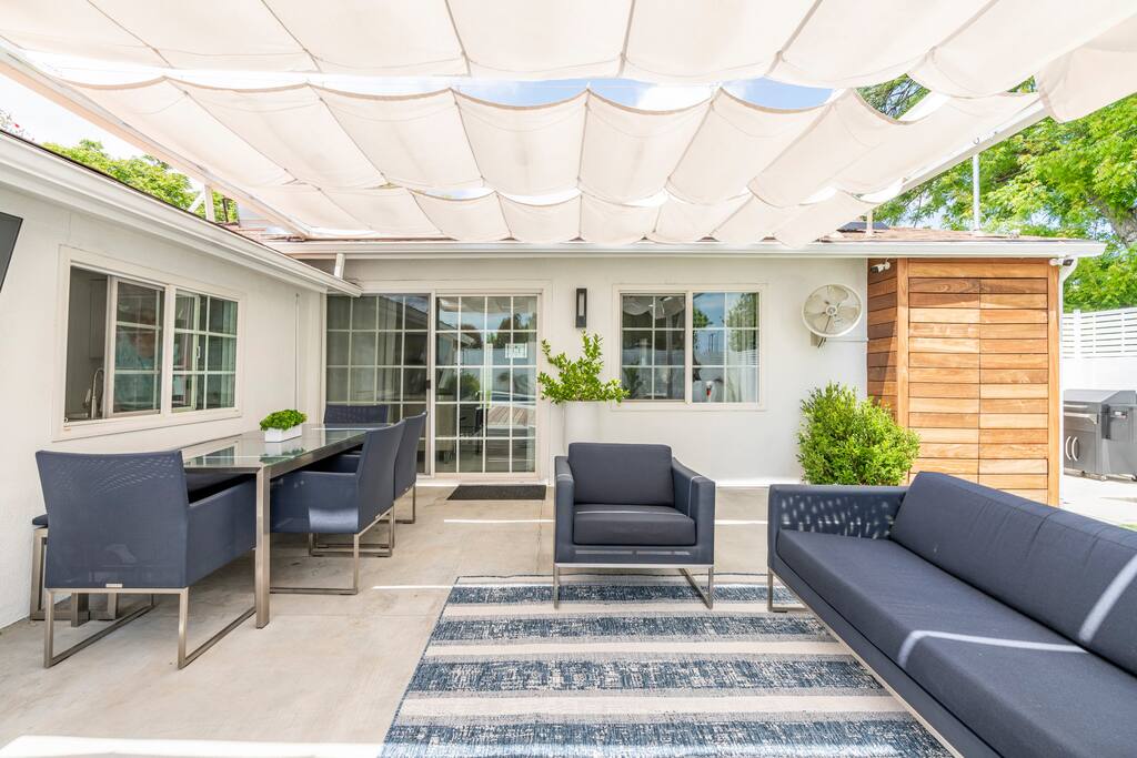 Outdoor seating area with TV ans Sound system