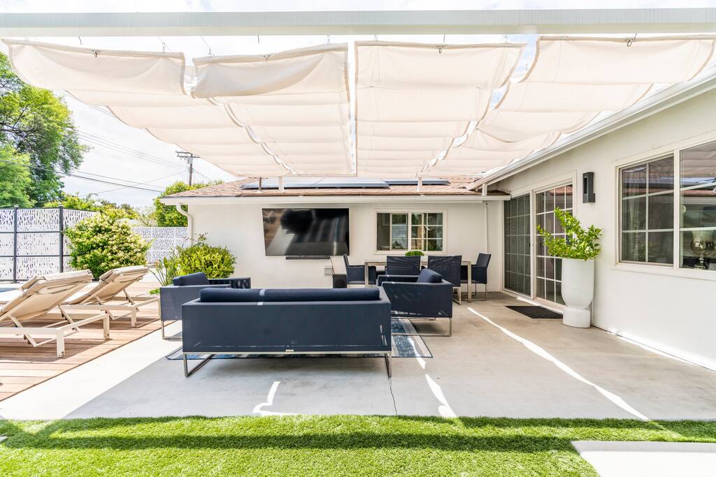 Outdoor seating area with TV ans Sound system
