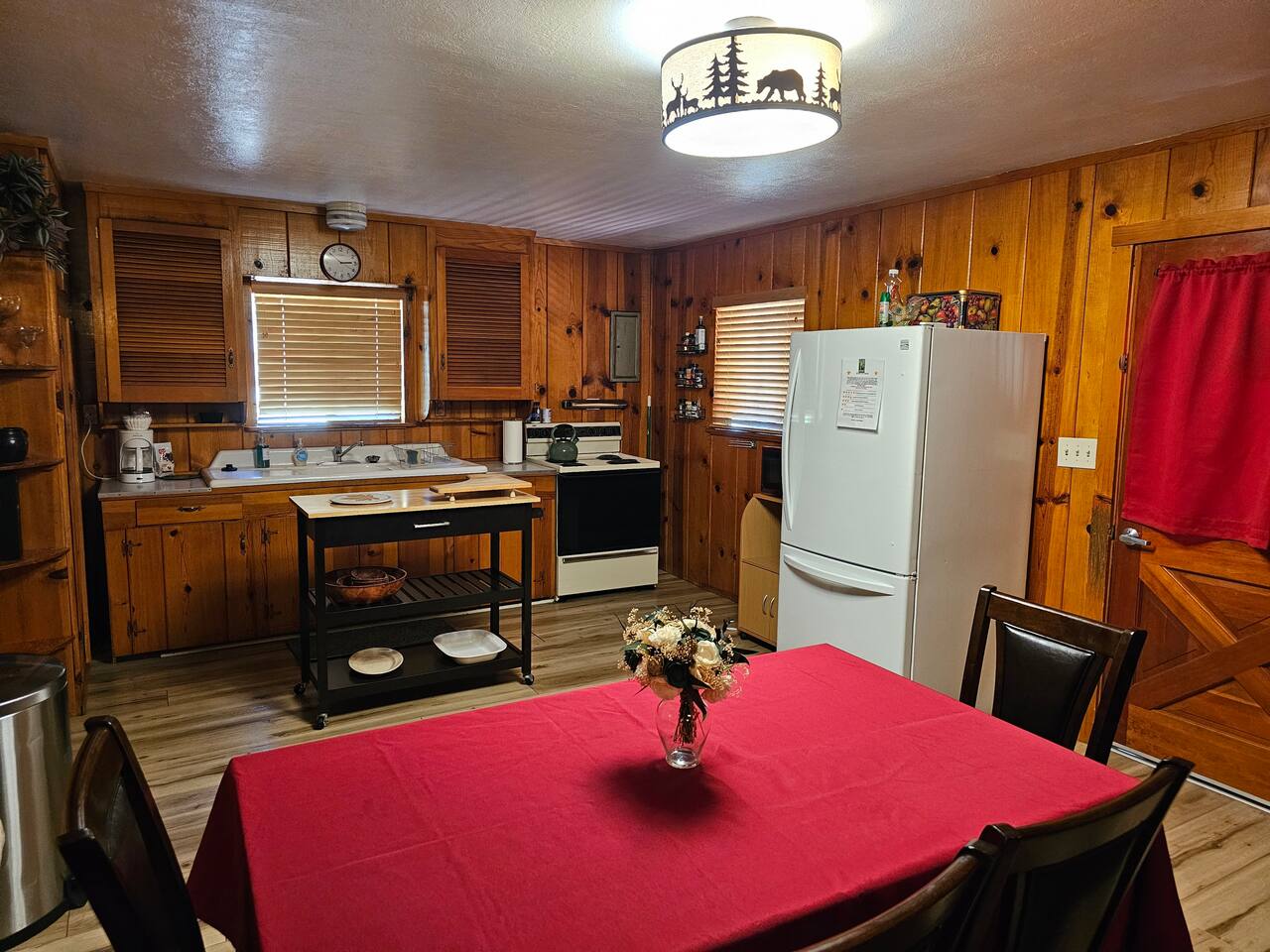 Rustic Chapparal Cabin at Bass Lake Heights