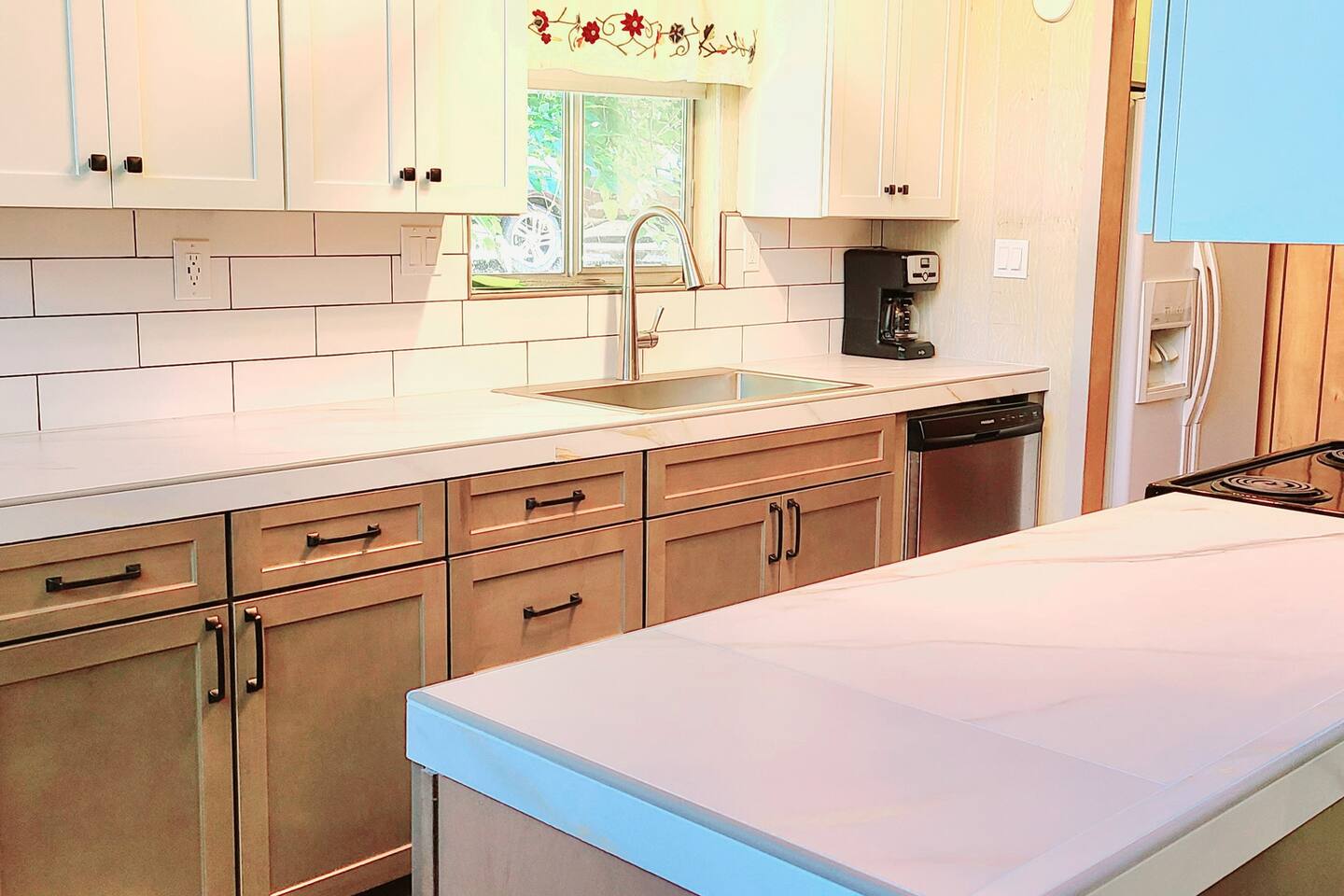 Lakeview Lodge, bookable boat slip! - Holiday Home