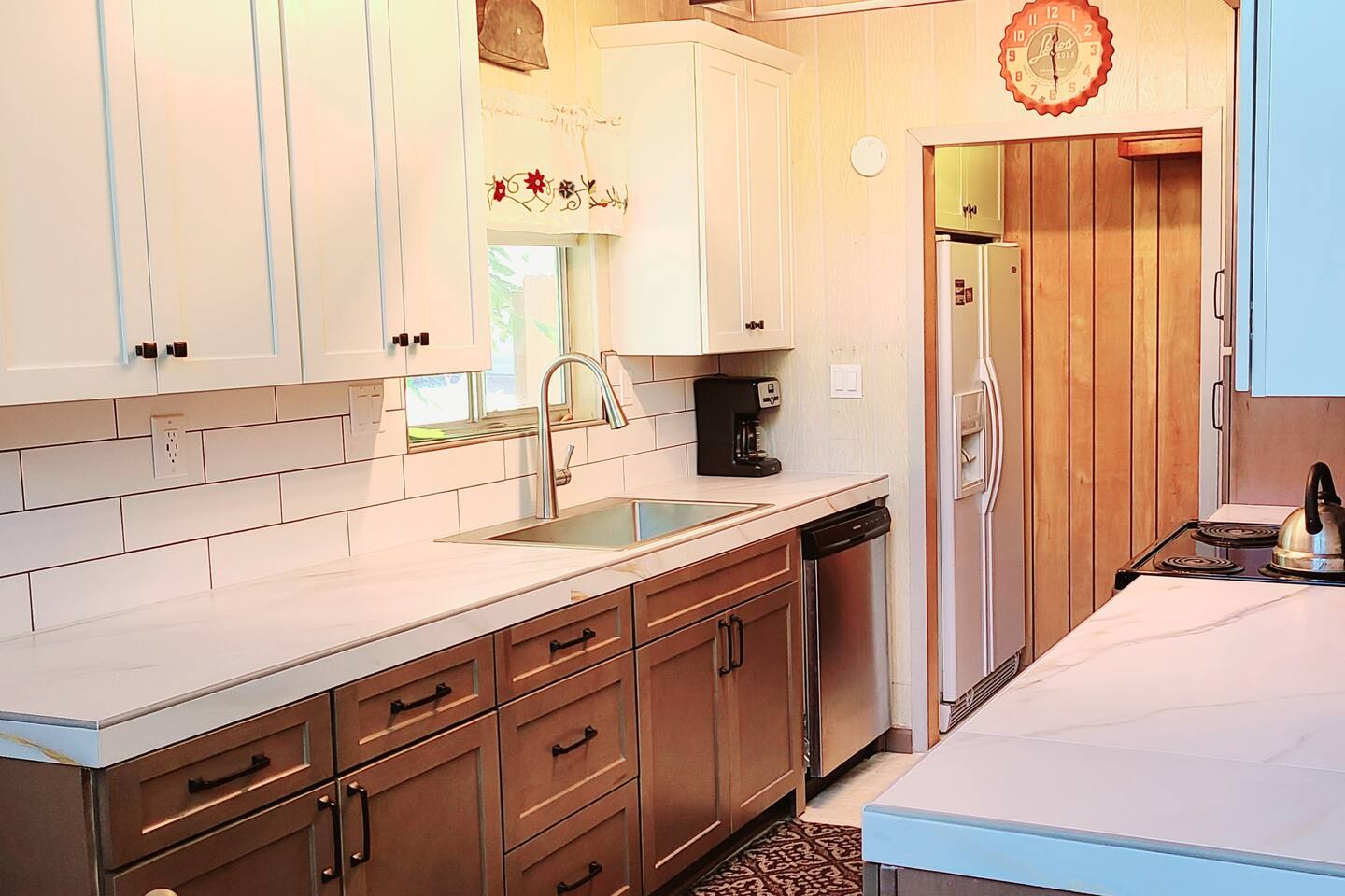 Lakeview Lodge, bookable boat slip! - Holiday Home
