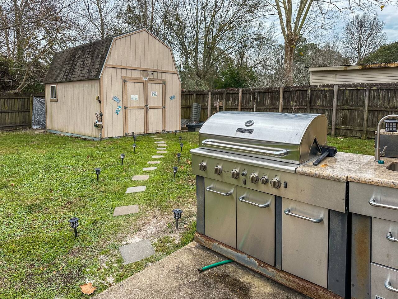 Quiet, Safe Neighborhood, Fast WiFi Pet Friendly