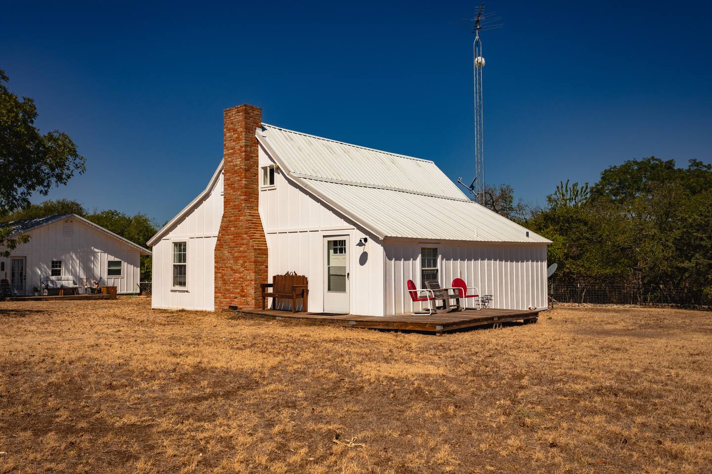 The Farmhouse - 15 min from Waco