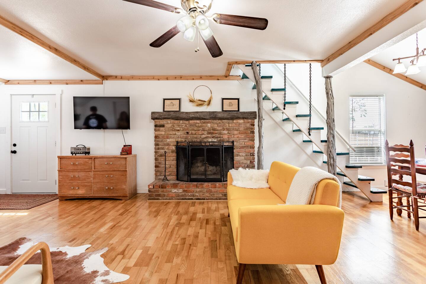 The Farmhouse - 15 min from Waco