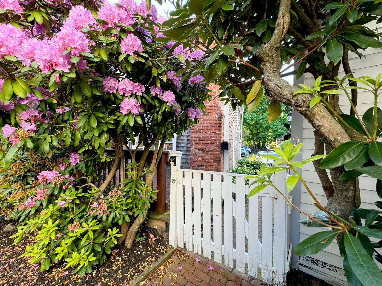 Antique Cottage, Shops, Restaurants, Crocker Park