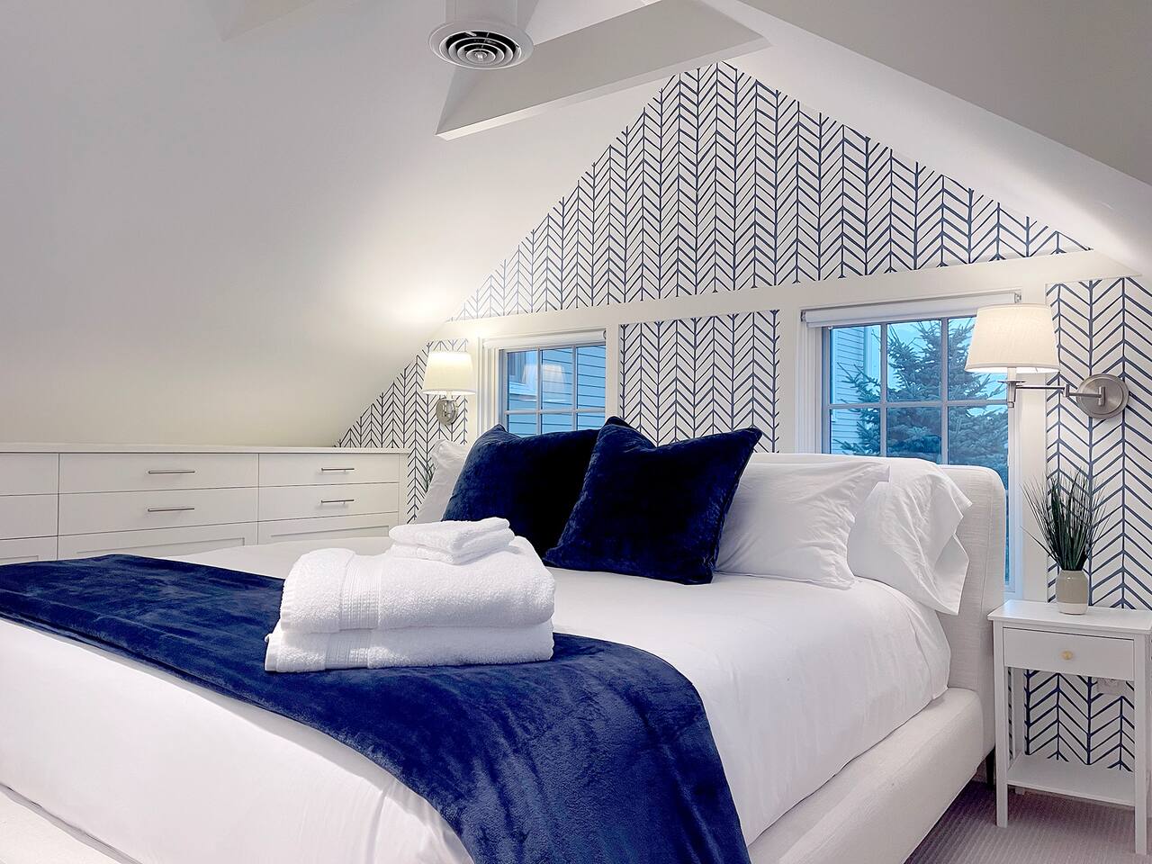 Boat-Inspired Cottage, Covered Deck, Office — Marblehead — vacation rental
