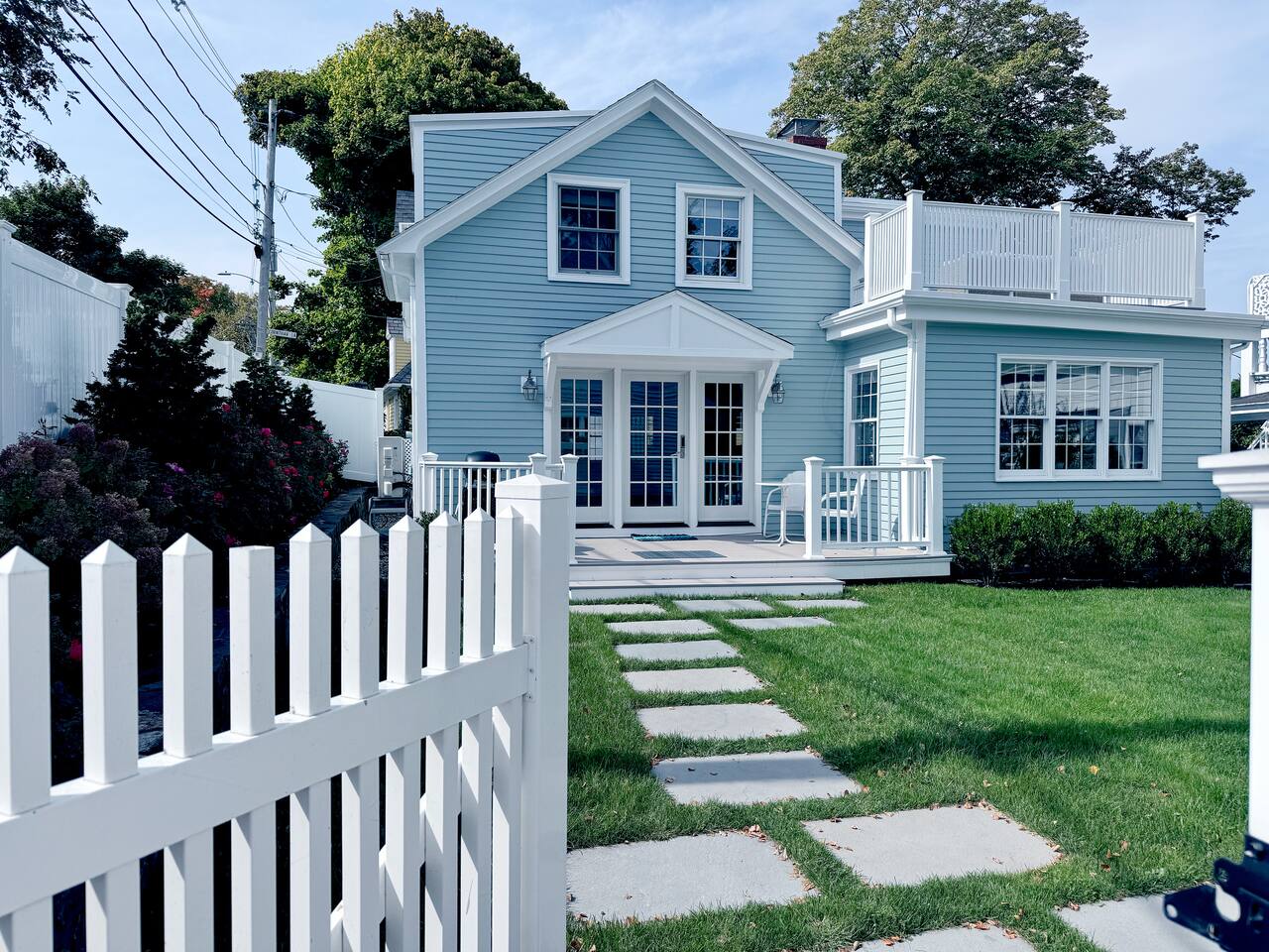 Marblehead Neck Cottage, Harbor Views & Roof Deck — Marblehead — vacation rental