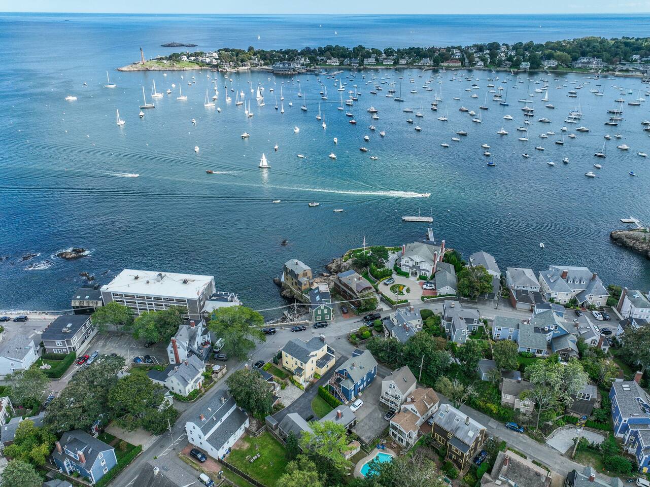 Marblehead Neck Cottage, Harbor Views & Roof Deck