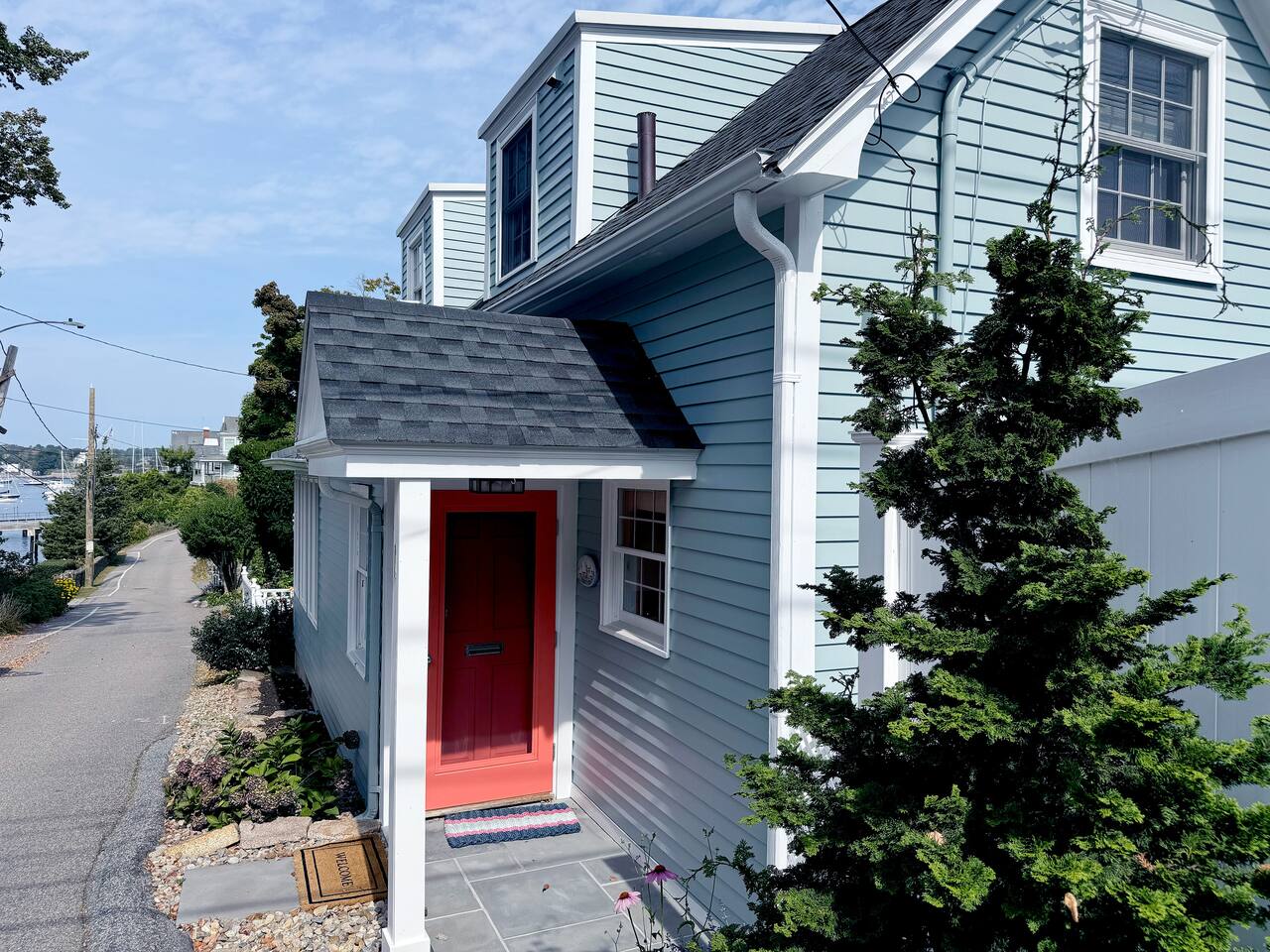 Marblehead Neck Cottage, Harbor Views & Roof Deck