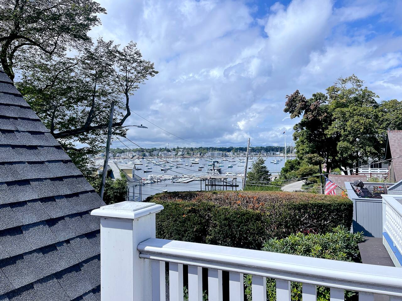 Marblehead Neck Cottage, Harbor Views & Roof Deck