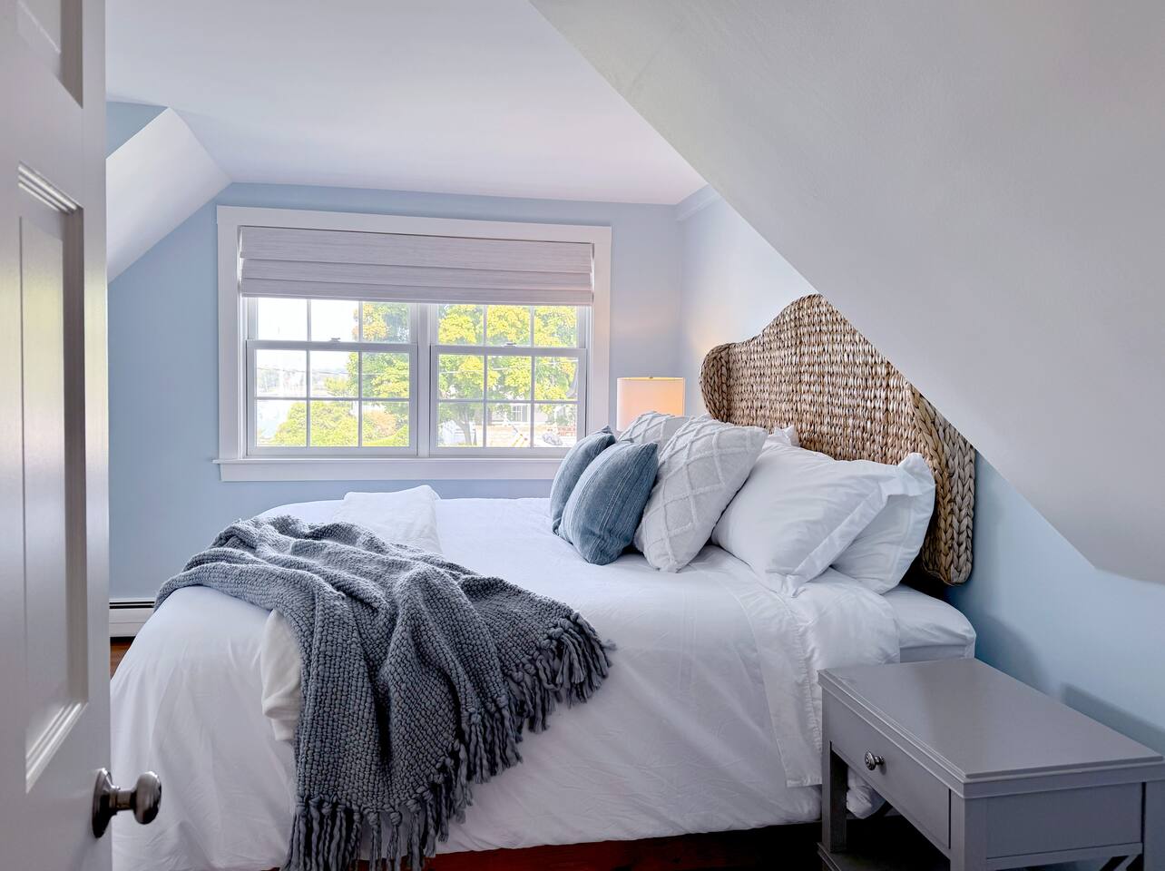 Marblehead Neck Cottage, Harbor Views & Roof Deck