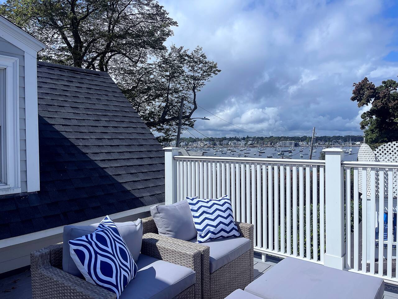 Marblehead Neck Cottage, Harbor Views & Roof Deck