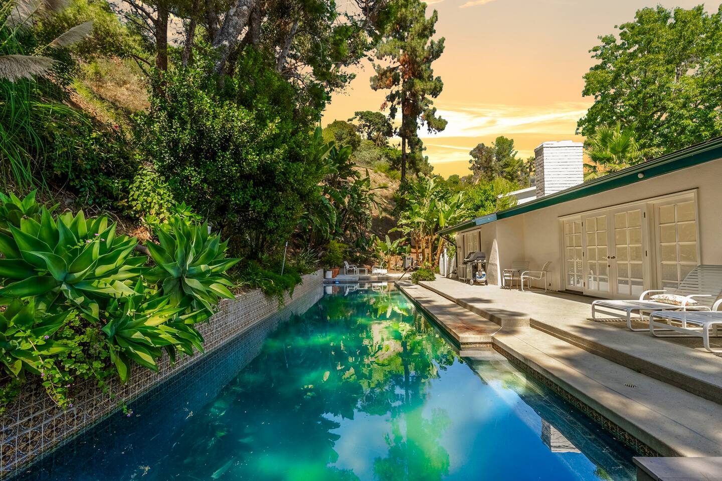 6 Minutes to Universal with Game Room, Heated Pool & Spa