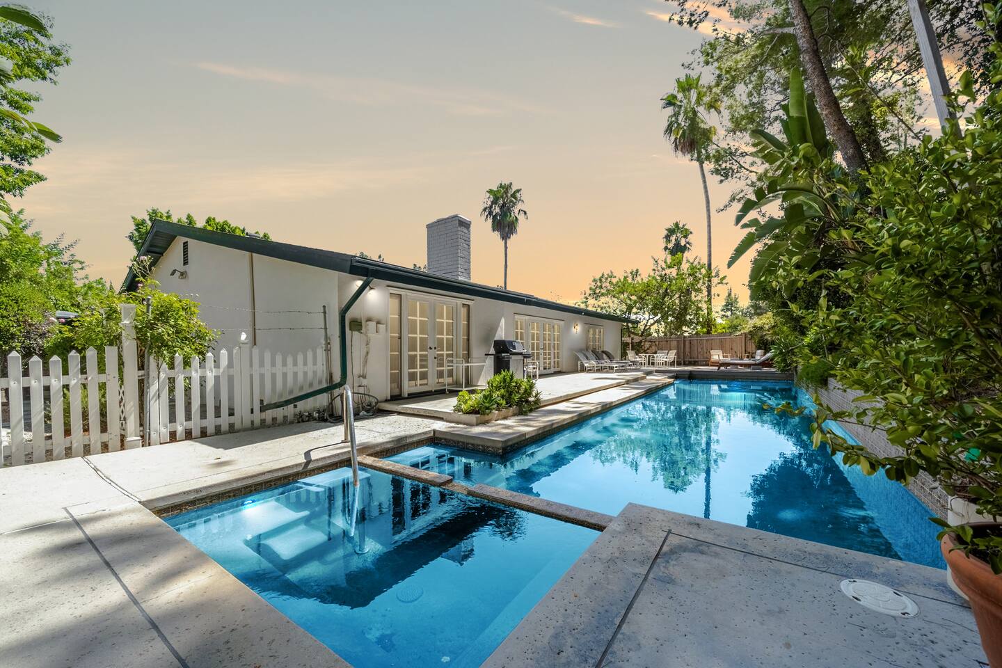 6 Minutes to Universal with Game Room, Heated Pool & Spa