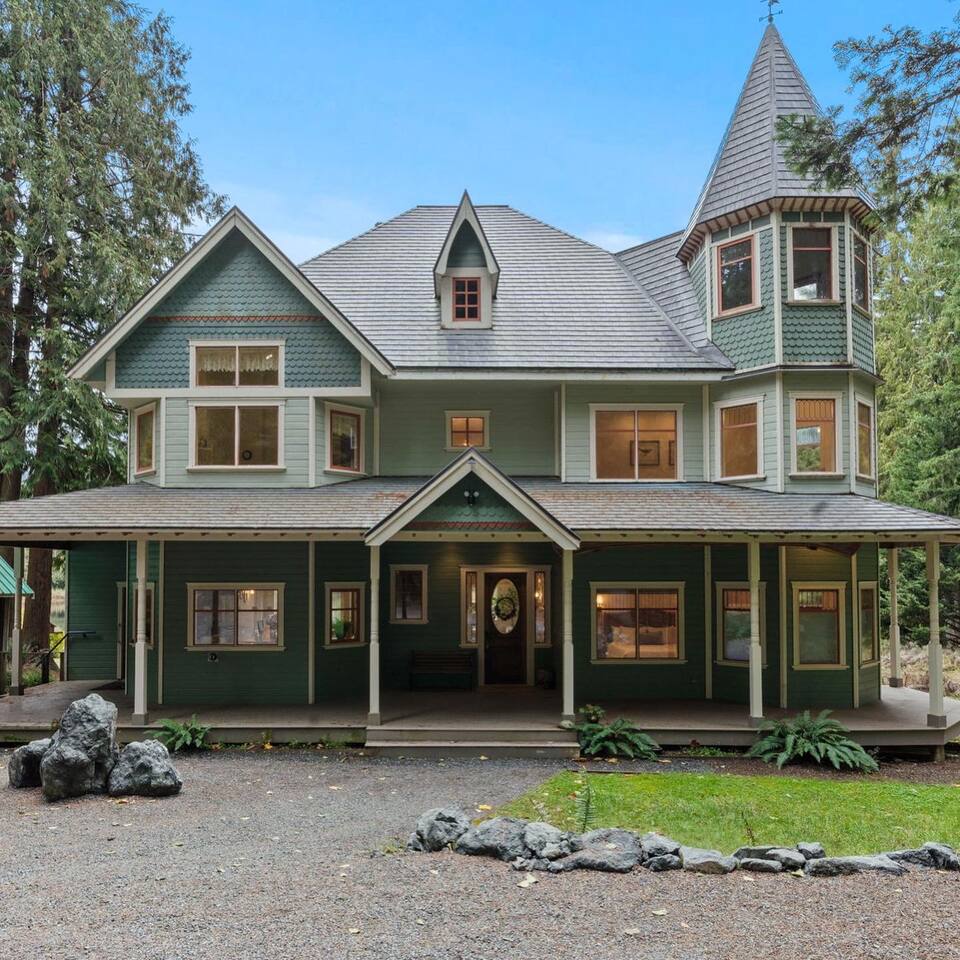 Green Victoria - Hot Tub, Olympic Natl Park 4BR — Port Angeles — vacation rental