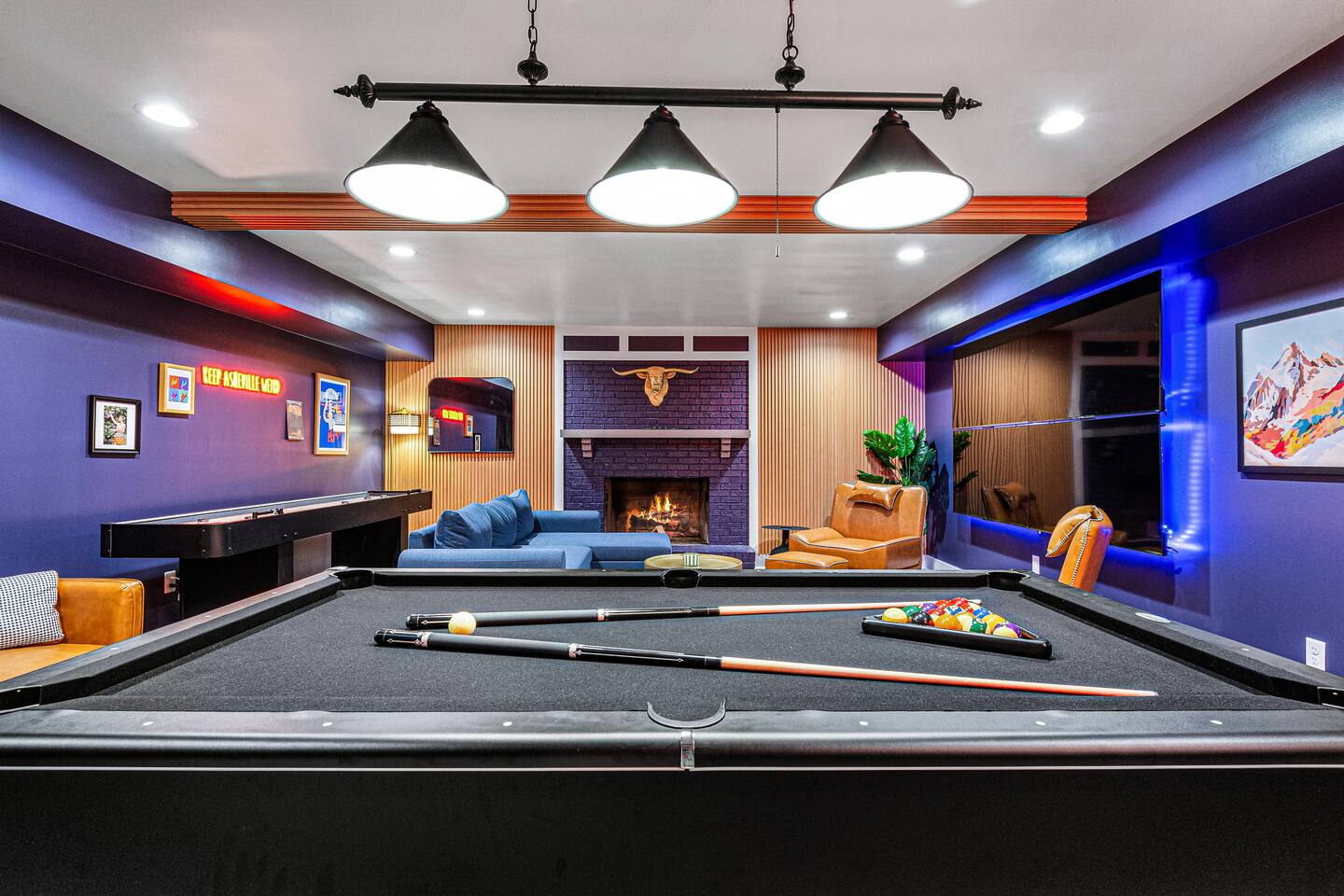 Wooded Oasis, HotTub, Sauna, GameRoom, 15min 2 AVL