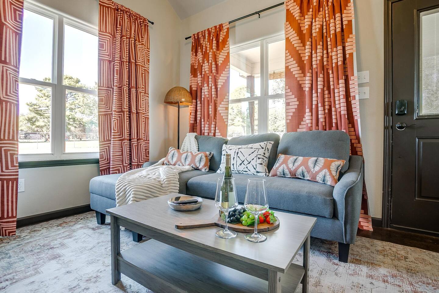Remodeled Private 1BR Guest House Fire Pit & Grill