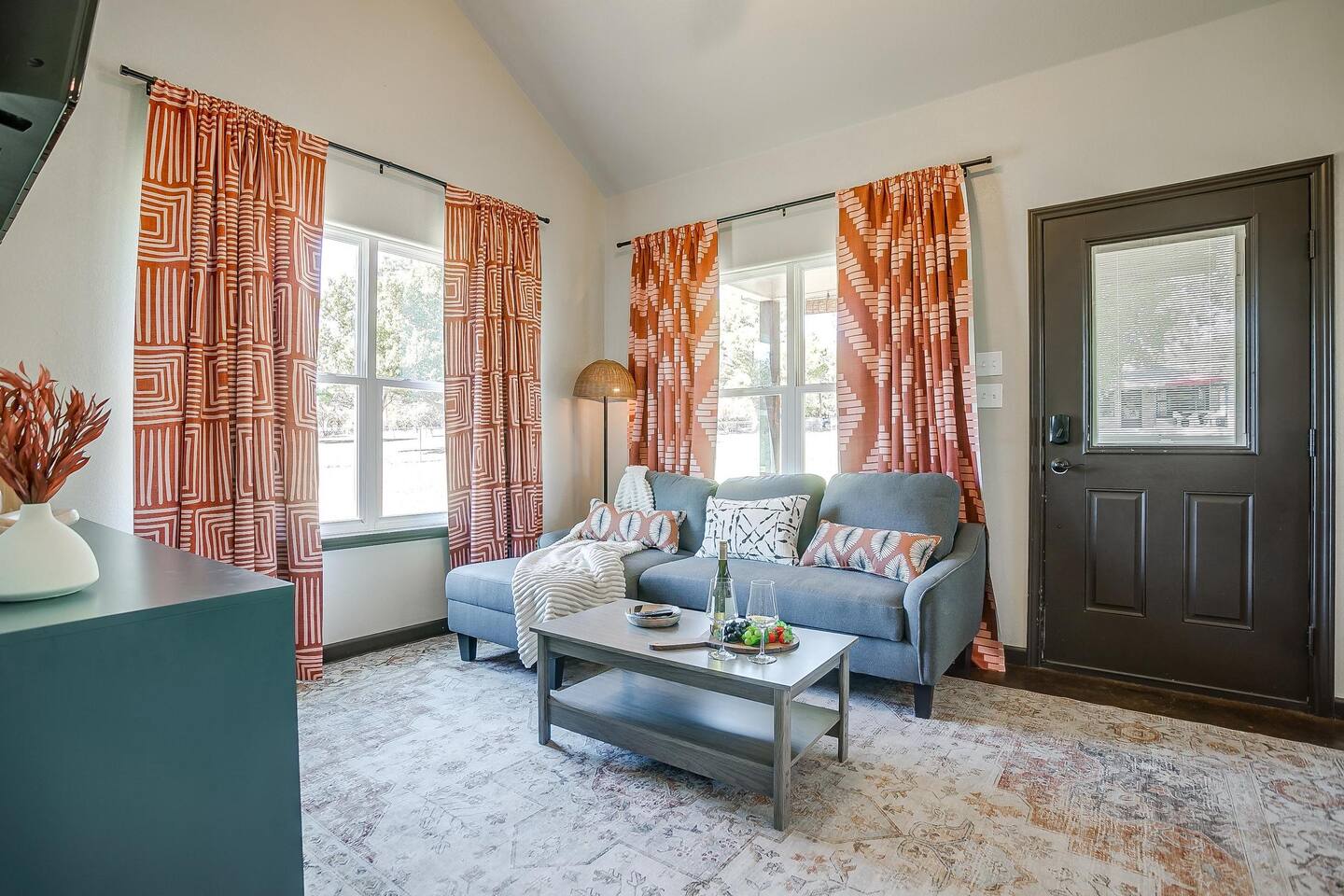 Remodeled Private 1BR Guest House Fire Pit & Grill