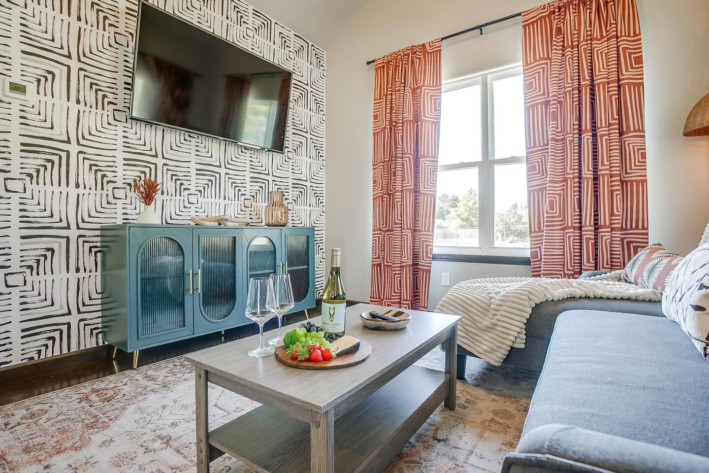 Remodeled Private 1BR Guest House Fire Pit & Grill