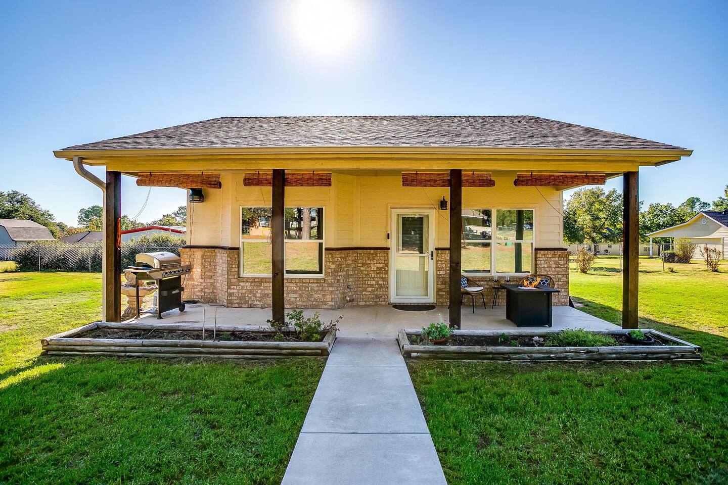Remodeled Private 1BR Guest House Fire Pit & Grill