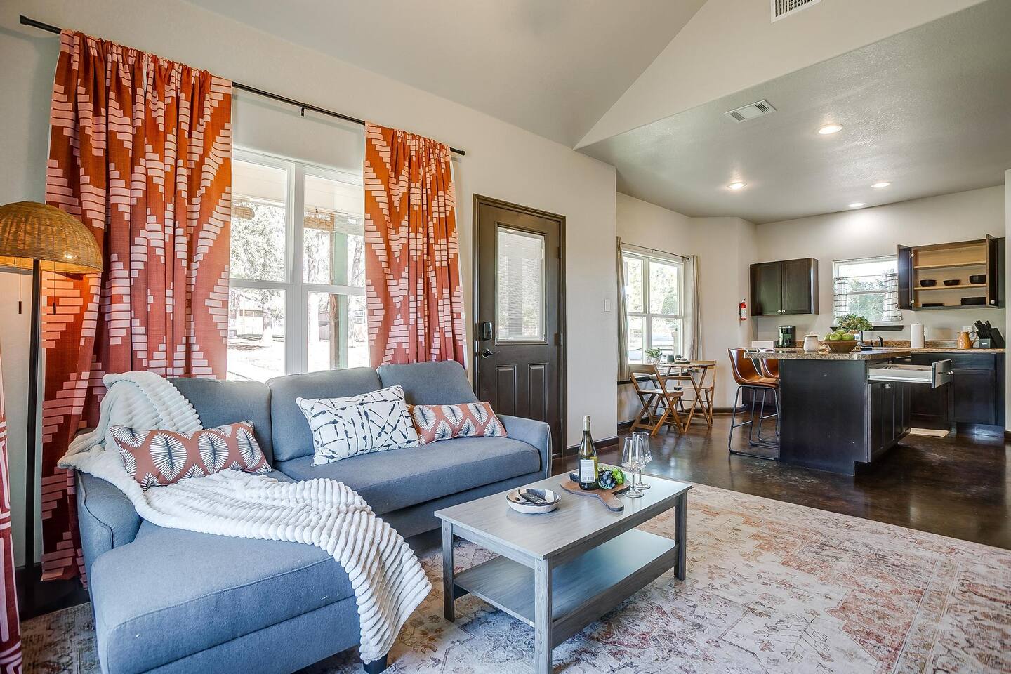 Remodeled Private 1BR Guest House Fire Pit & Grill