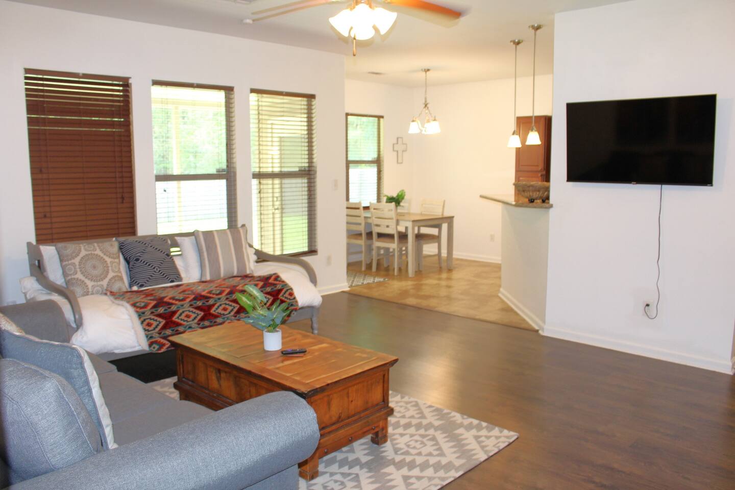 Safe & Quiet 3BR Home, Ideal for Work or Getaways