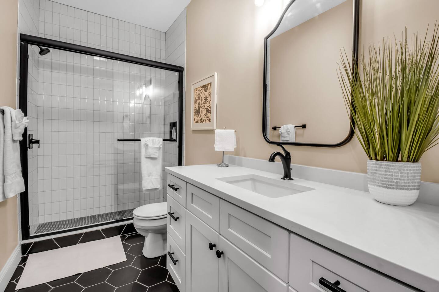 Chic Office King Bed Laundry
