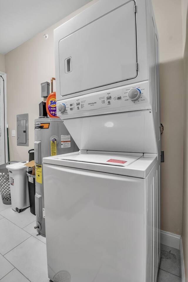 Chic Office King Bed Laundry