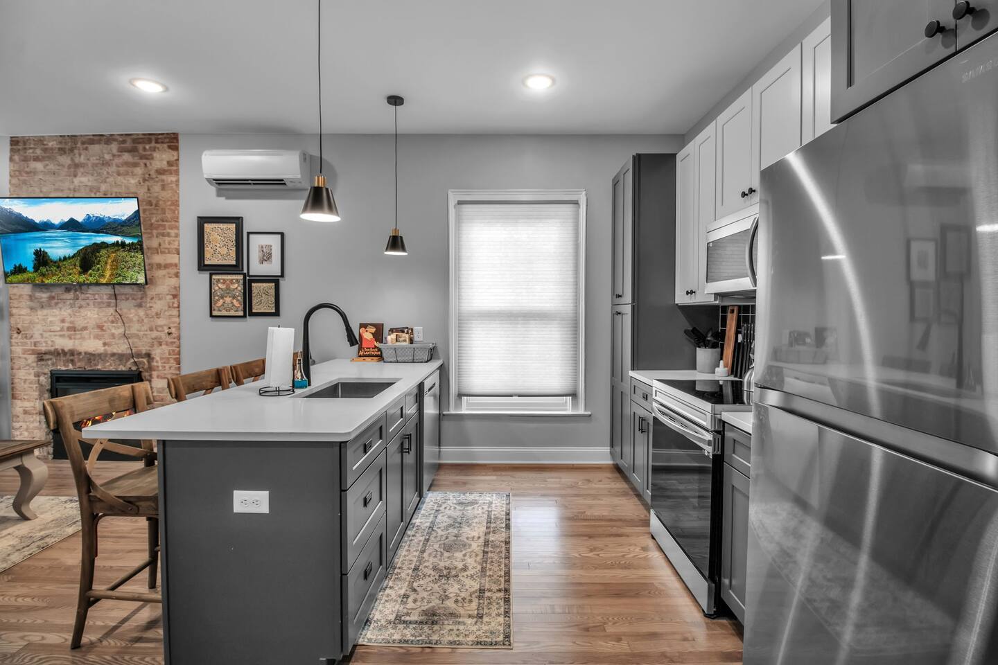 Huge Chic Central Laundry Office