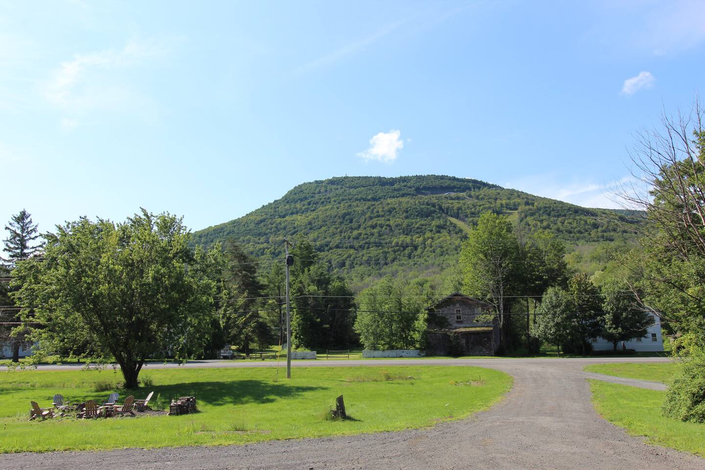 Perfect Lodge /w Gameroom Center of Hunter MT 6