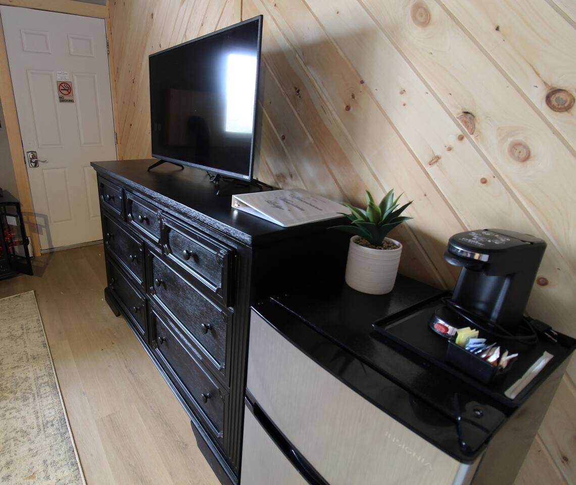 Perfect Lodge /w Gameroom Center of Hunter MT 6