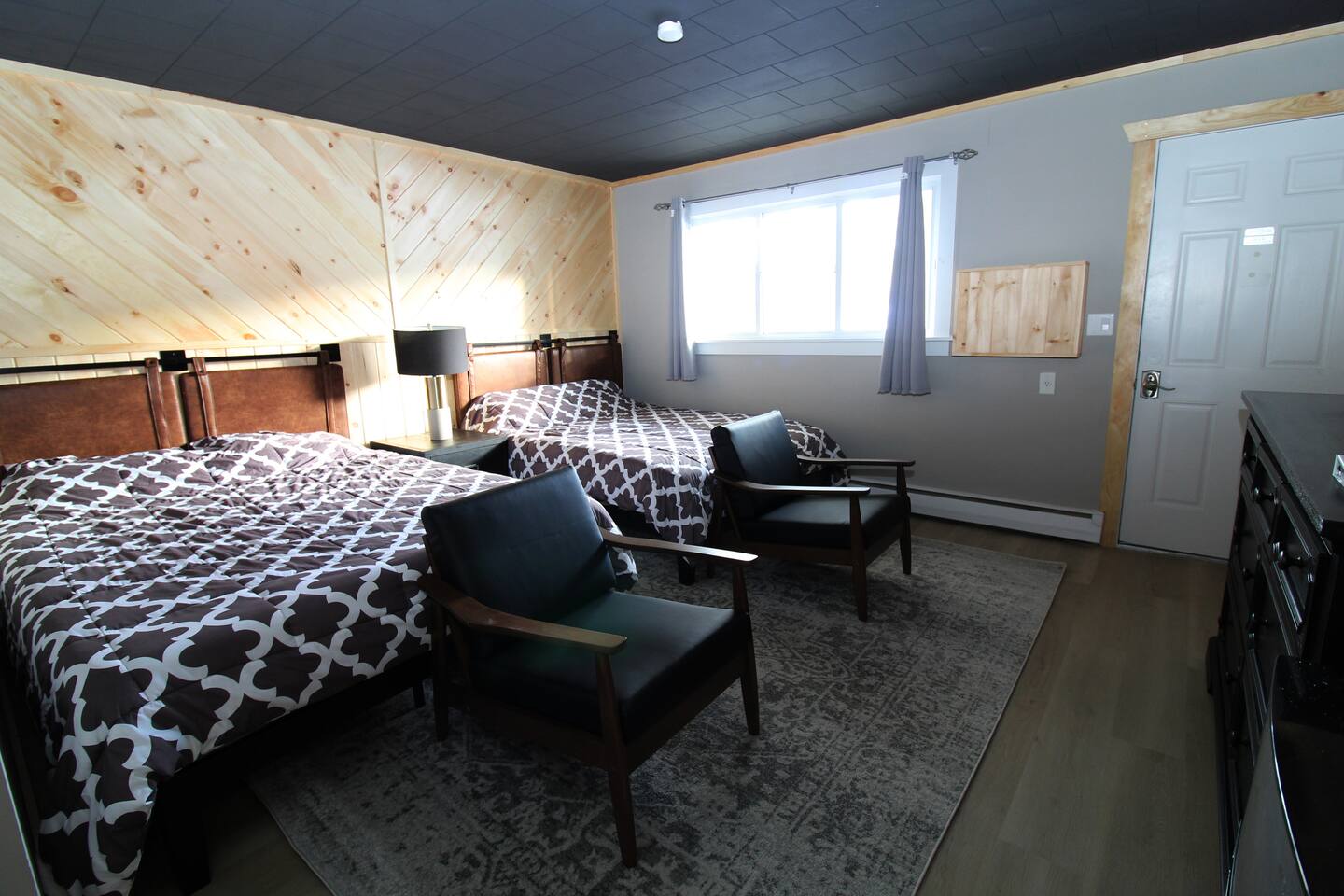 Perfect Lodge /w Gameroom Center of Hunter MT 6 — Hunter — vacation rental