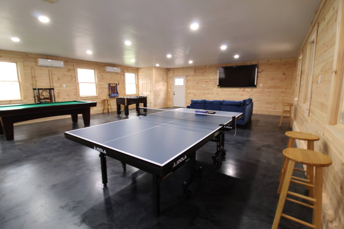 Perfect Lodge /w Gameroom Center of Hunter MT 6