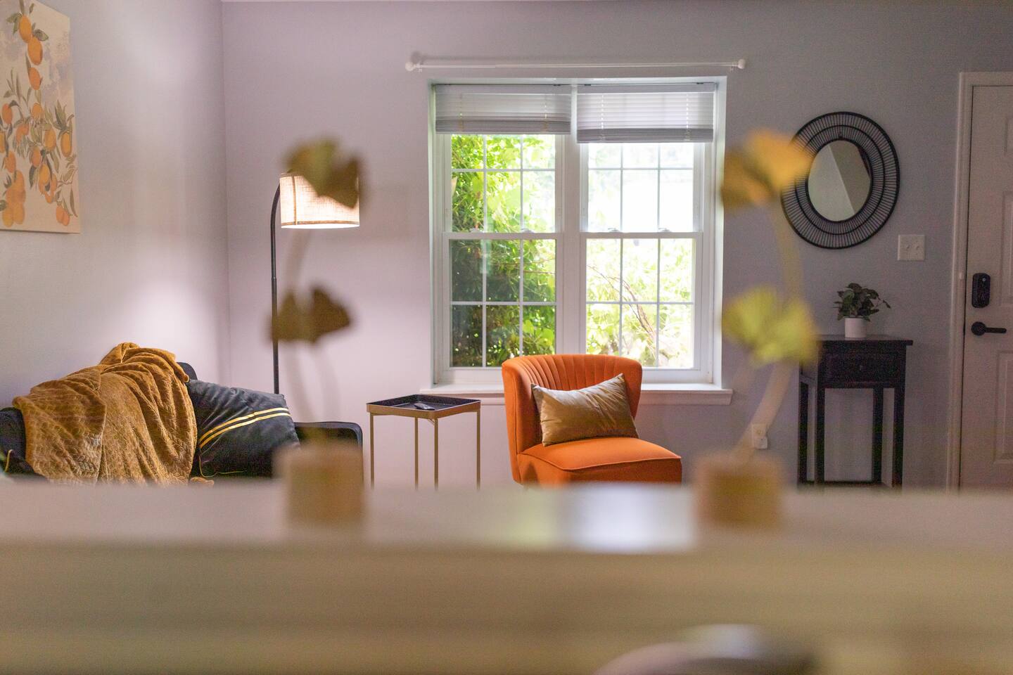The Orange House - Only 4 Minutes from LU