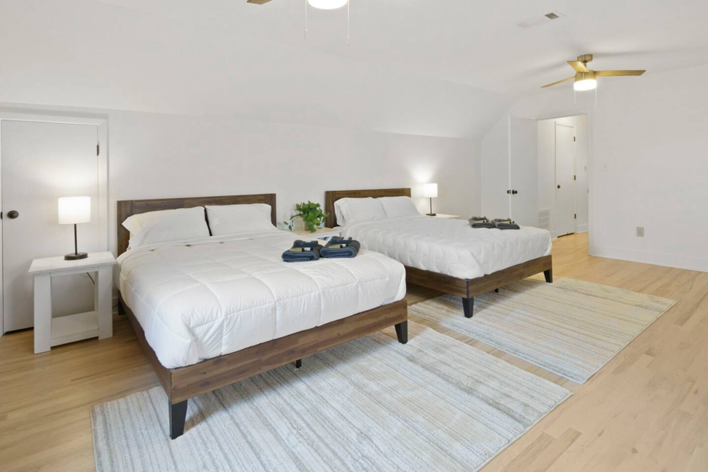 Renovated 5BR/3BA Cabin w/ Rec Room