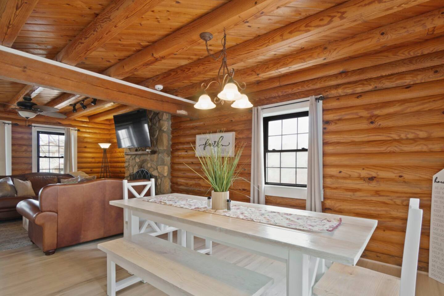 Renovated 5BR/3BA Cabin w/ Rec Room