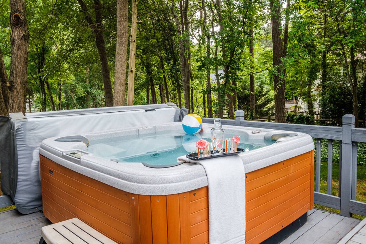 Hot tub / Suburban / Comfy — Matthews, NC — vacation rental