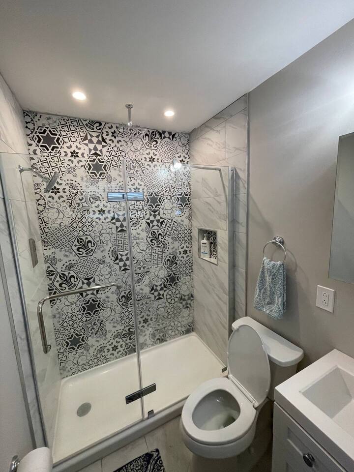 Abbott Park 5 minutes to South End- 2 BR