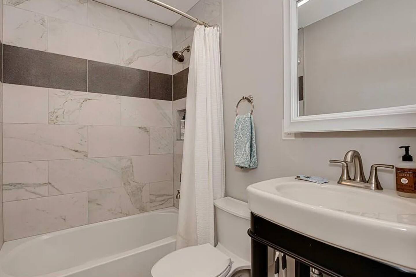 Abbott Park 5 minutes to South End- 2 BR