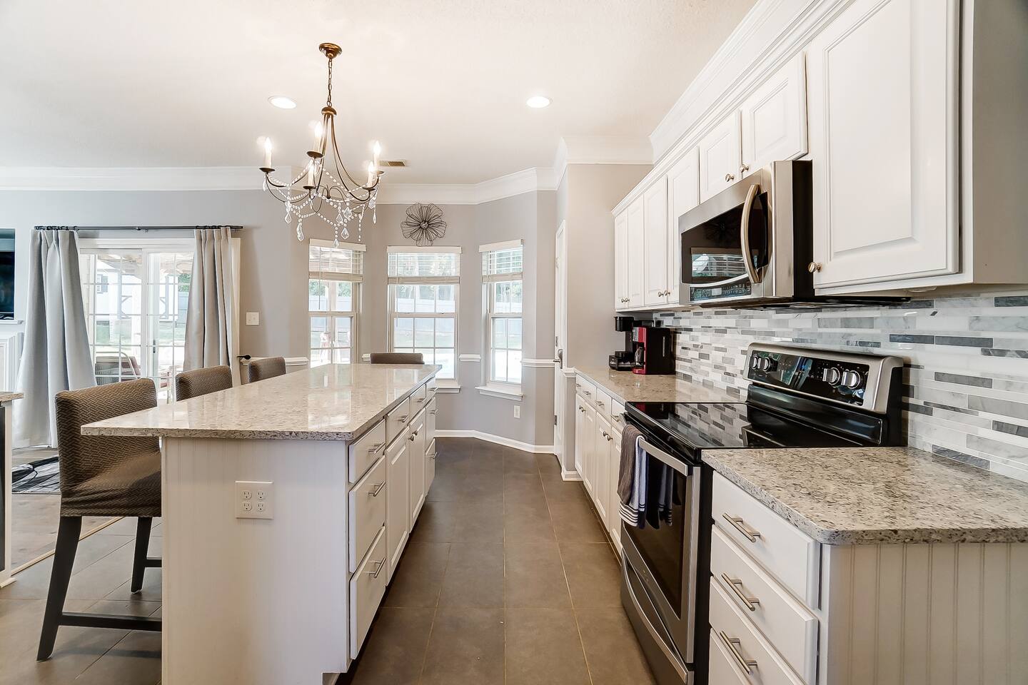 Pool is Open! 4BR Retreat • Gameroom • Sleeps 12