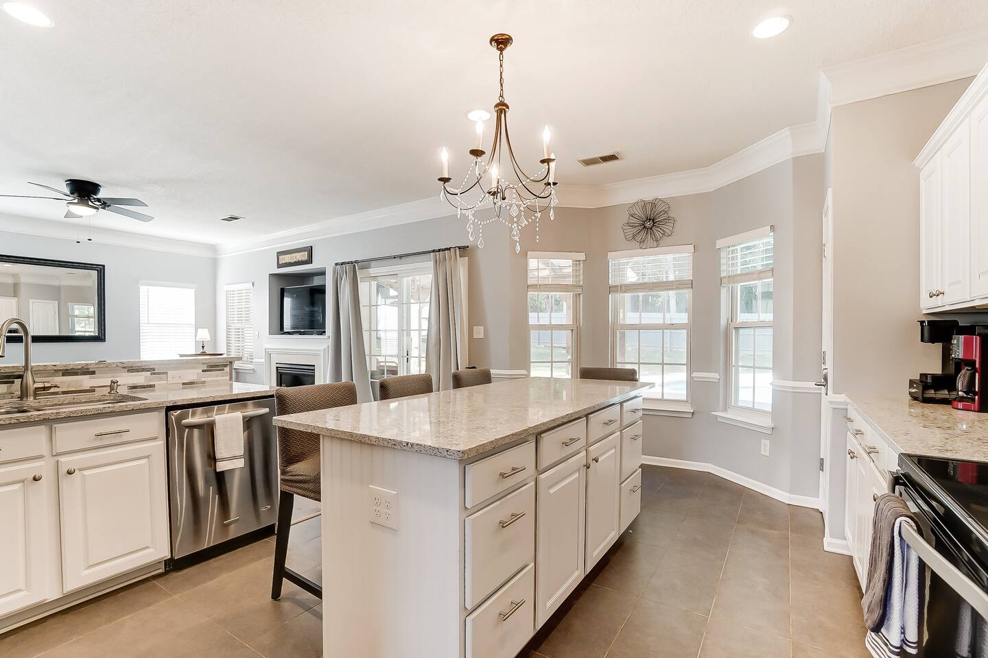 Pool is Open! 4BR Retreat • Gameroom • Sleeps 12