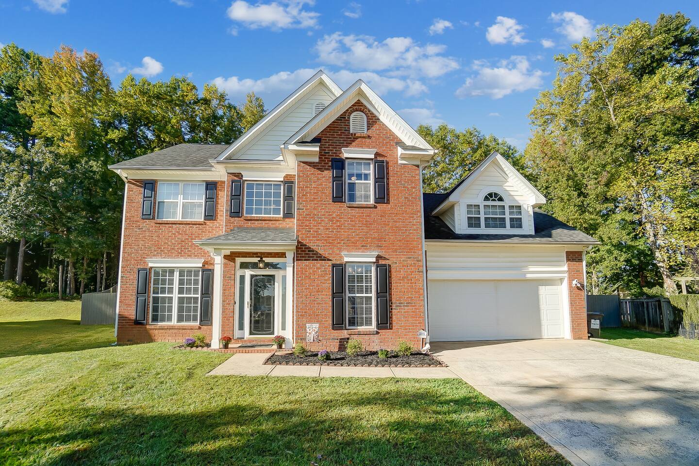 Pool is Open! 4BR Retreat • Gameroom • Sleeps 12