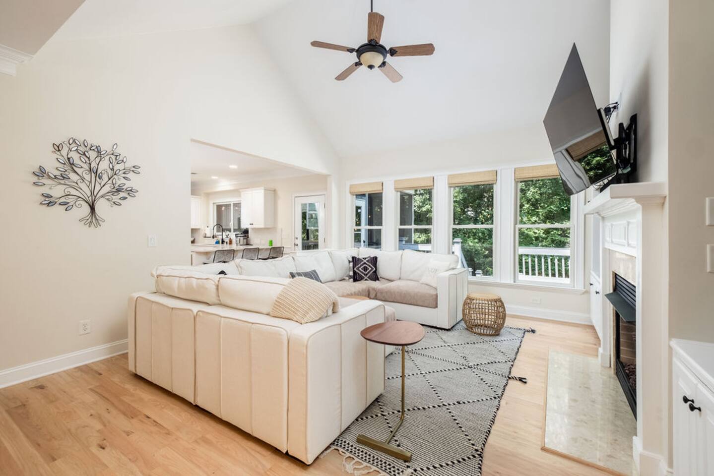 Blissful Lake Views + Hot Tub + Pool Table