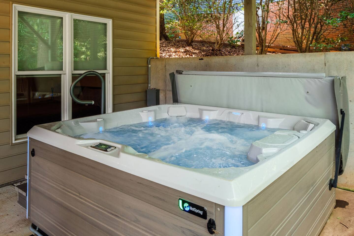 Blissful Lake Views + Hot Tub + Pool Table