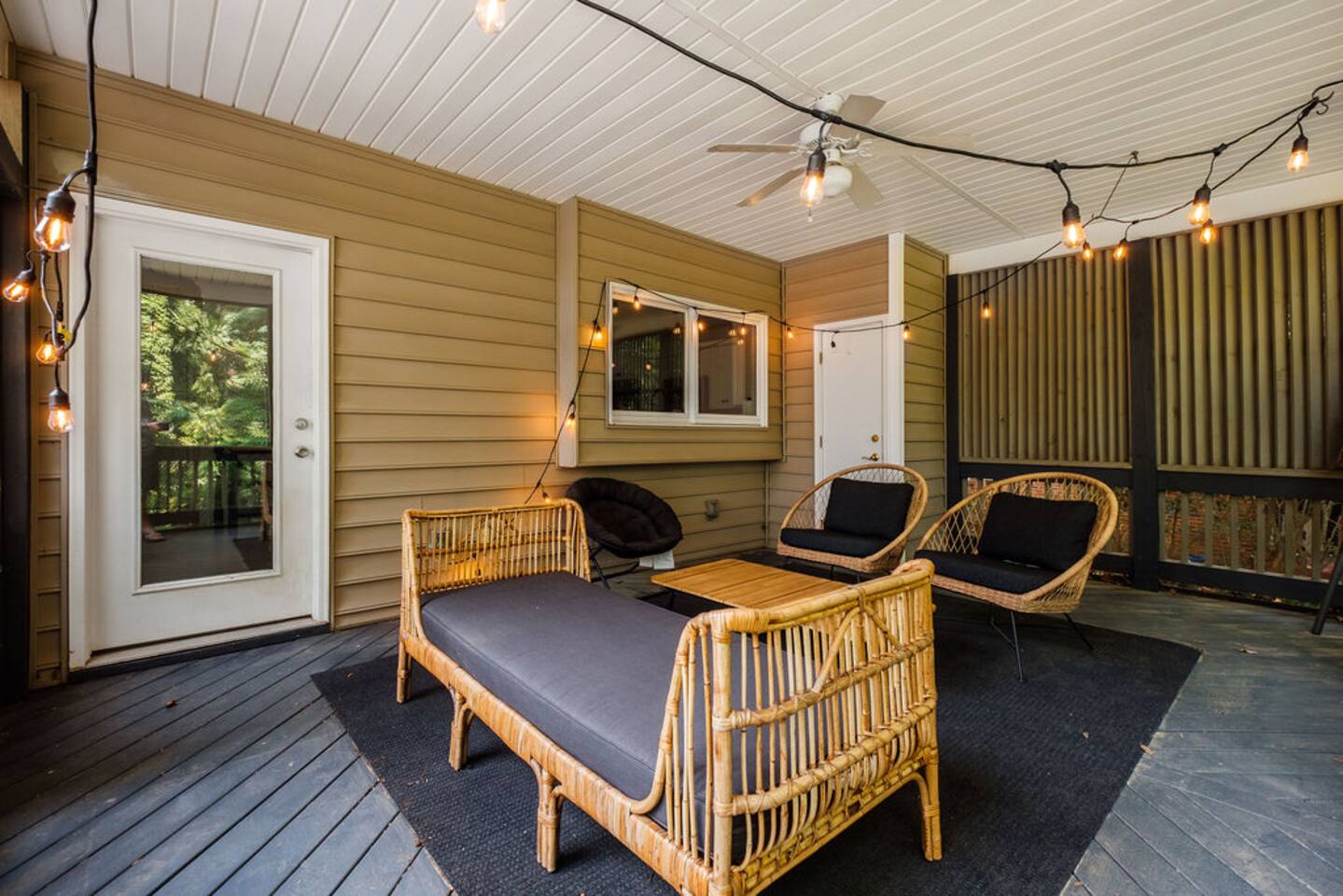 Blissful Lake Views + Hot Tub + Pool Table