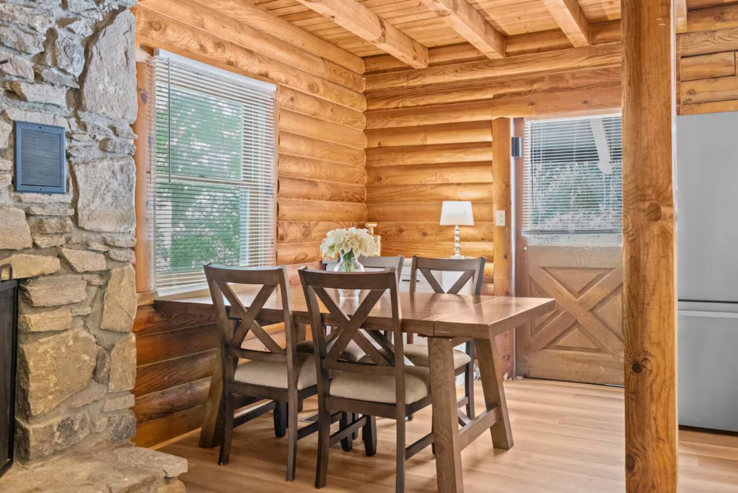 The Big Smokey cabin w/game room & HOT TUB