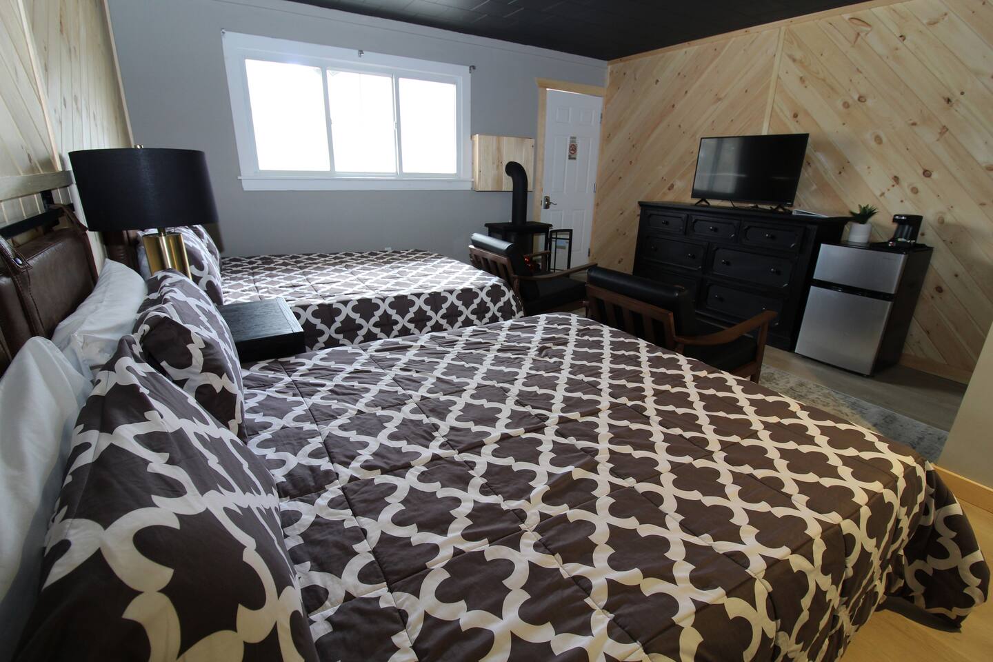Perfect Lodge /w Gameroom Center of Hunter MT 9