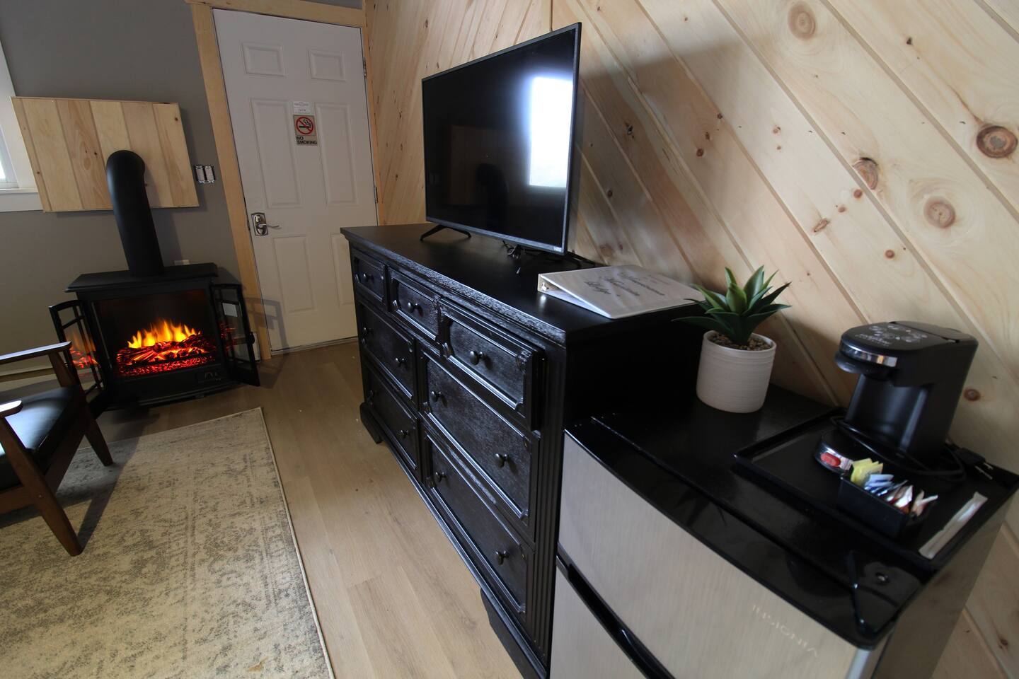 Perfect Lodge /w Gameroom Center of Hunter MT 9